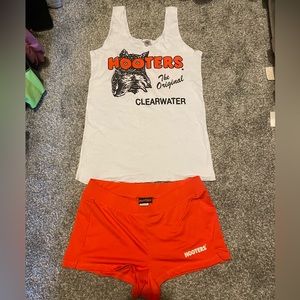 Size medium, the shirt fits more like a large.